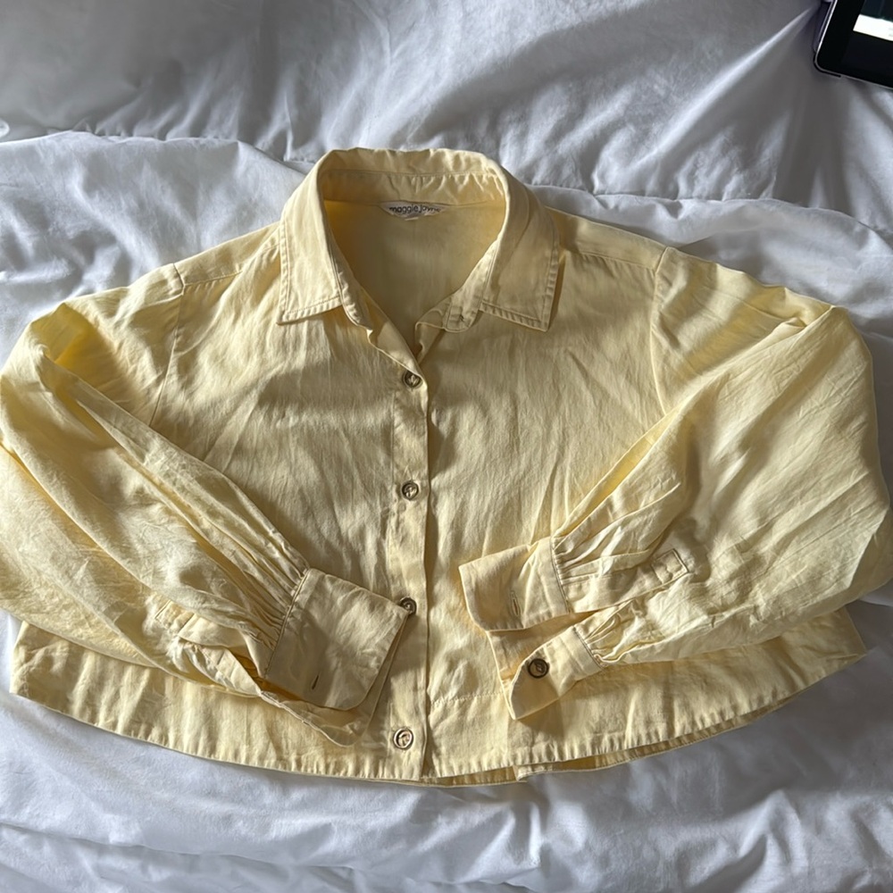Ladies cropped cotton button up blouse